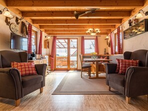 TV, fireplace, stereo