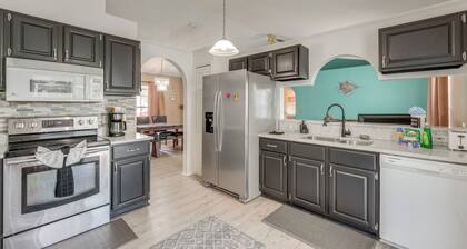 Swim, Golf & Explore: Family Gem in Davenport!