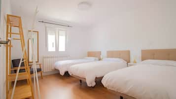 4 slaapkamers, een strijkplank/strijkijzer, wifi, beddengoed