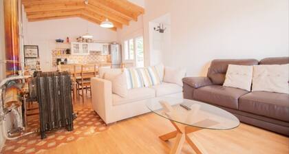 Holiday Home 'La Casa Del Maestro' with Mountain Views, Private Pool and Wi-Fi