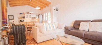 Holiday Home 'La Casa Del Maestro' with Mountain Views, Private Pool and Wi-Fi