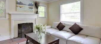 5 Mi to Uptown: Charlotte Hideaway w/ Yard