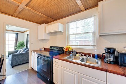 2 Mi to Center City: Charlotte North End Home