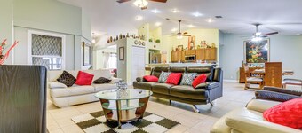 Screened Patio & Hot Tub: Port St Lucie Home!