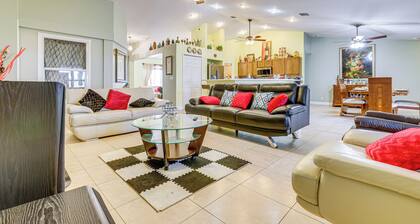 Screened Patio & Hot Tub: Port St Lucie Home!