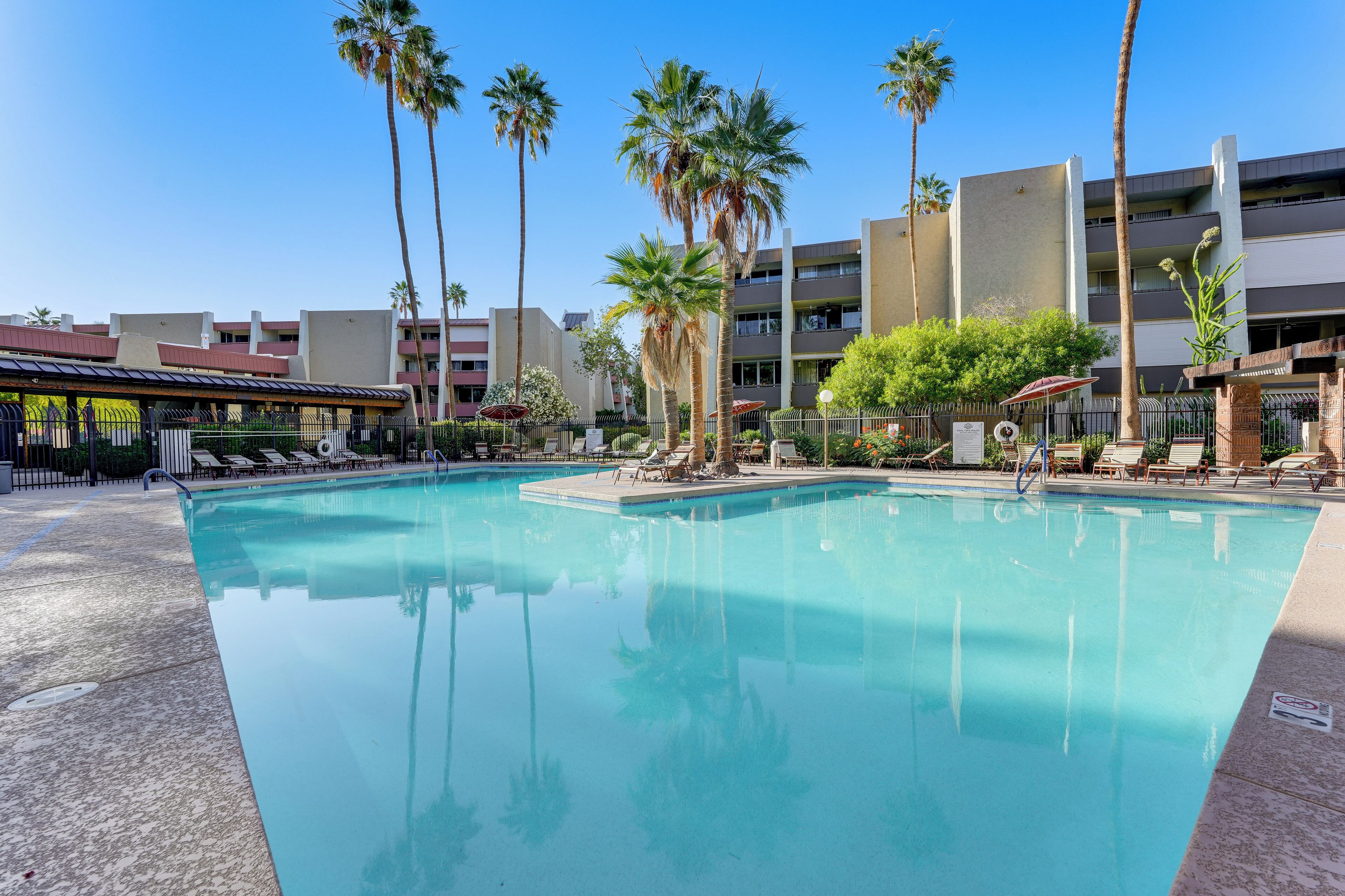 Apartment (1 Bedroom) | Pool | Outdoor pool