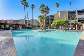 Apartment (1 Bedroom) | Pool | Outdoor pool