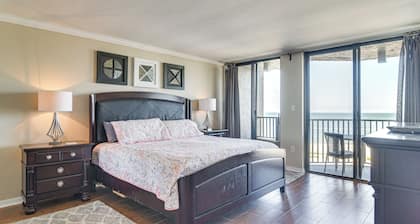 Walk to Beach & Eats: Condo w/ Pool in Clearwater!