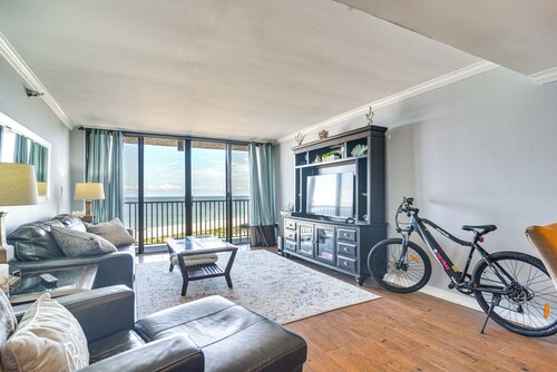 Walk to Beach & Eats: Condo w/ Pool in Clearwater!
