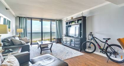 Walk to Beach & Eats: Condo w/ Pool in Clearwater!