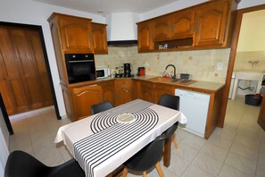 Micro-ondes, four, plaque de cuisson, lave-vaisselle