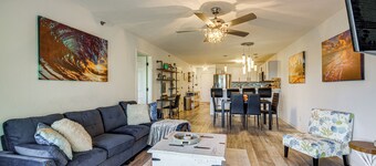 Balcony w/ Marina Views: Lake Ozark Hideaway!