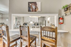 Interior - 1 Block to Hiking: Ruidoso Home w/ Game Room (Ruidoso)