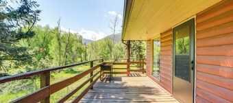 Dog Friendly: Cabin w/ Yard & Mtn Views in Cascade
