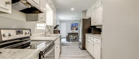 House (3 Bedrooms) | Interior