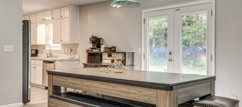 Ping-pong & Pool Table: Peaceful Stonecrest Escape