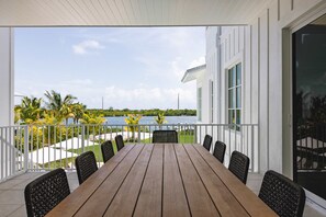 8 habitaciones y acceso a internet 