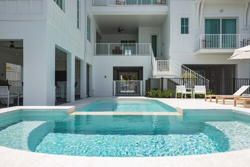 New Waterfront Home - Dreamside House