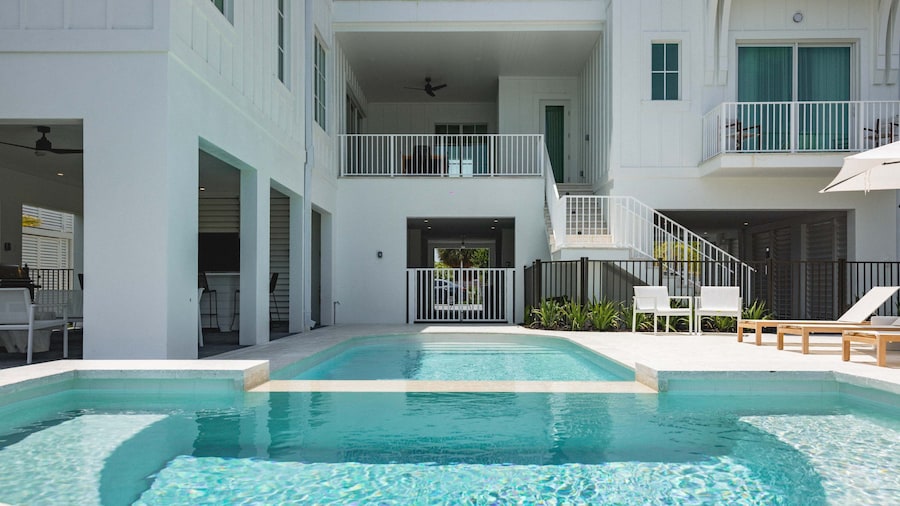 New Waterfront Home - Dreamside House