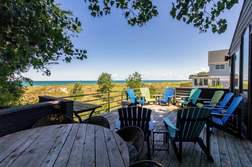 Beachfront Family Friendly Lake Michigan Retreat