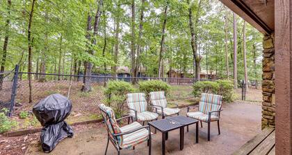 Walk to Lake Desoto: Hot Springs Village Retreat!