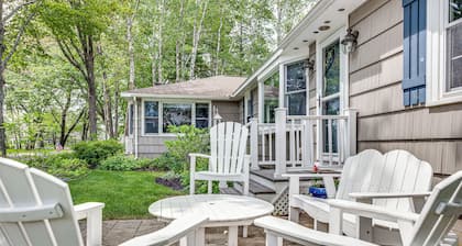 Walk to Goose Rocks Beach: Quiet Townhome w/ Patio