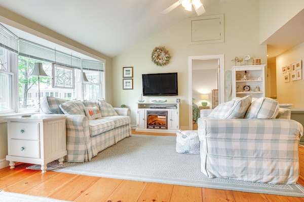 Walk To Goose Rocks Beach: Quiet Townhome W/ Patio - Kennebunkport, ME