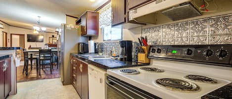House (4 Bedrooms) | Interior