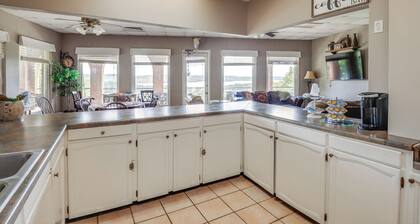 1 Mi to Lake Guntersville: Scenic Condo Retreat!