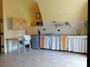 Fridge, microwave, coffee/tea maker, cookware/dishes/utensils