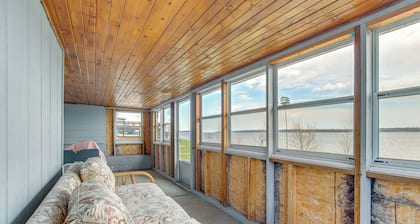 Riverfront Gem w/ Kayaks & Yard in Montrose!