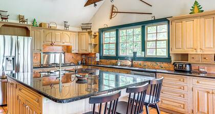 8 Mi to Reading: Spacious Farmhouse Retreat!