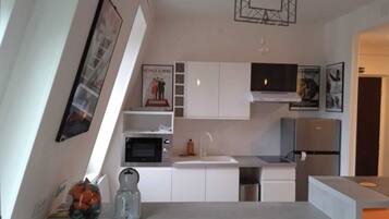 Micro-ondes, four, plaque de cuisson, lave-vaisselle