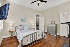 2 bedrooms, iron/ironing board, Internet, bed sheets