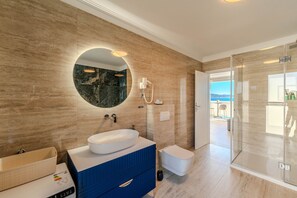 Séchoir à cheveux, serviettes fournies