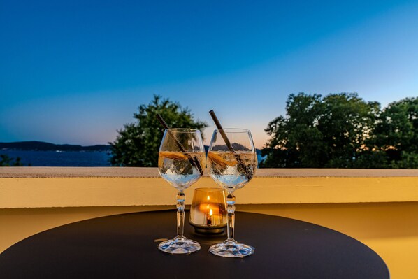 Unclassified image, 1 of 23, button