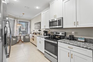 Frigorífic, microones, forn i placa de cuina 