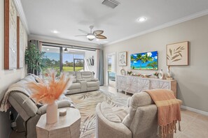 Televisor intel·ligent i llibres 