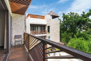 Property grounds - Jungle Vibes 2BR w/ Concierge, Pool, Balcony & WiFi (Tulum)