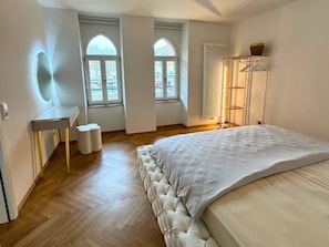2 室のベッドルーム、アイロン / アイロン台、WiFi、ベッドシーツ