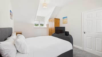 2 bedrooms, iron/ironing board, travel cot, WiFi