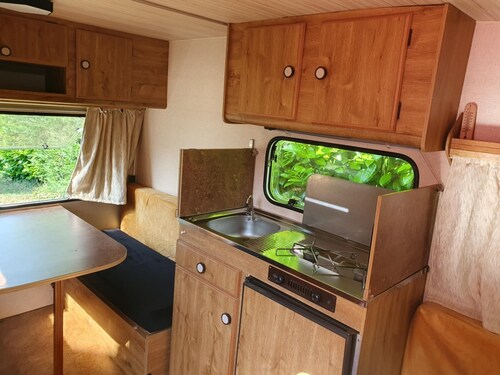 Vintage 4-seater caravan for adventure departing from Brittany!