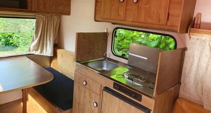 Vintage 4-seater caravan for adventure departing from Brittany!