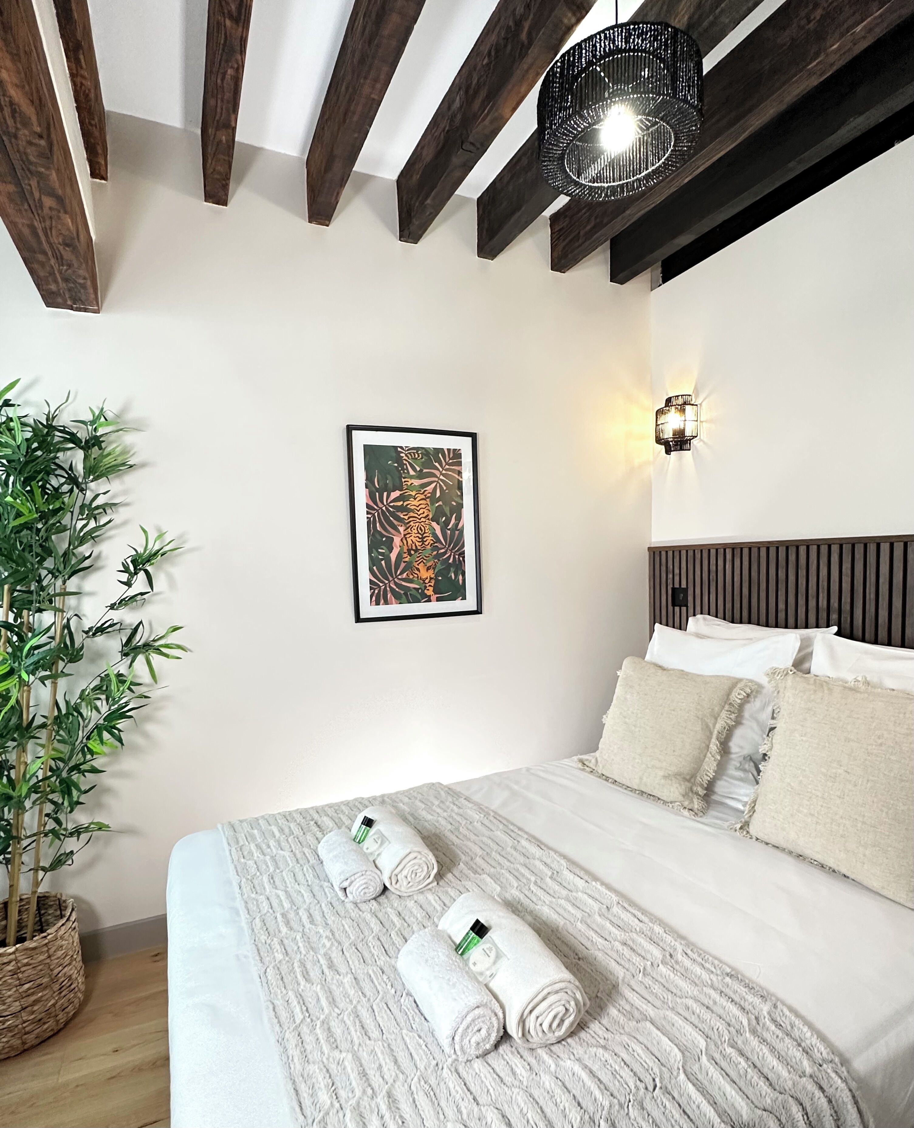 Apartamento conforto, vista para o pátio | Ferros/tábuas de passar roupa, Wi-Fi de cortesia