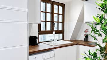 Comfort Apartment, Courtyard View | Private kitchen | Espresso maker, electric kettle, toaster, freezer