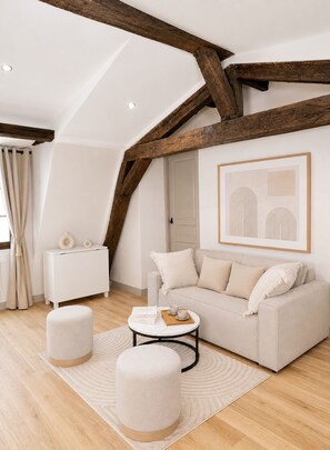 Comfort-Apartment, Blick auf den Innenhof | Wohnbereich