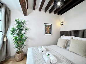 Comfort Apartment, Courtyard View | Iron/ironing board, free WiFi