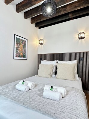 Comfort Apartment, Courtyard View | Iron/ironing board, free WiFi