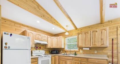 Camp Take 5-Secluded 2 Bedroom Cabin-15 Miles to Munising