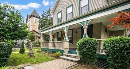 Stylish Boston Getaway Near Arboretum & T Station!